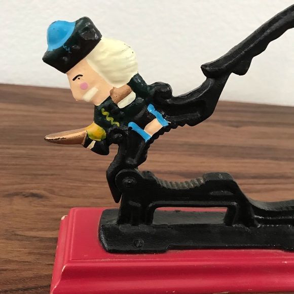 🔻🔻🔻sale Vintage cast iron christ nutcracker - Picture 2 of 4